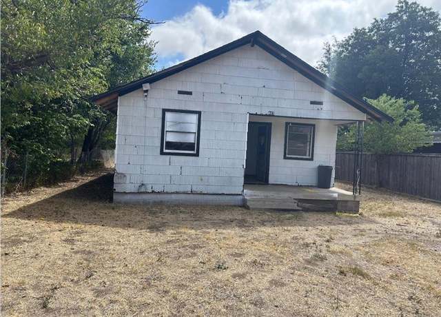 Property at 407 Earle St, Quanah, TX 79252, 2 beds, 1 bath