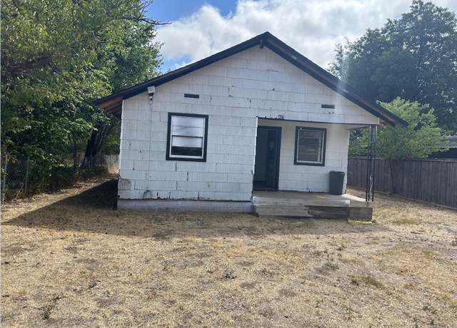 Property at 407 Earle St, Quanah, TX 79252, 2 beds, 1 bath