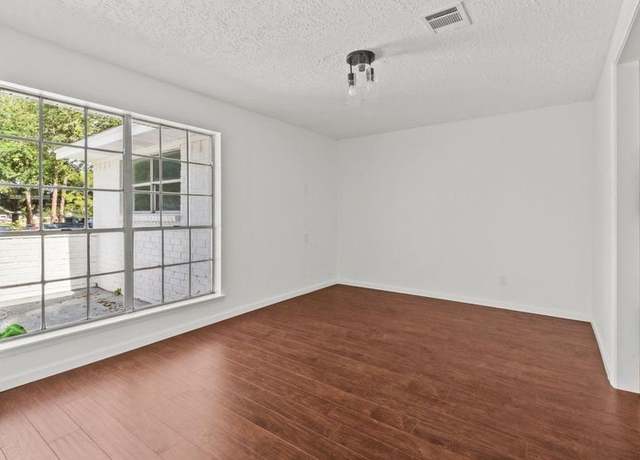 Property at 501 Valley Brook Dr, La Porte, TX 77571, 4 beds, 2 baths