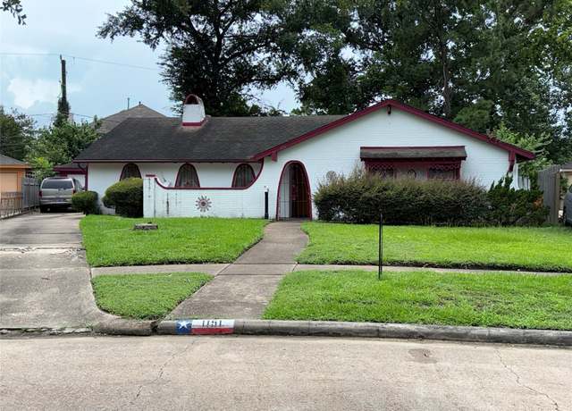 Property at 1151 Creekmont Dr, Houston, TX 77091, 4 beds, 2 baths