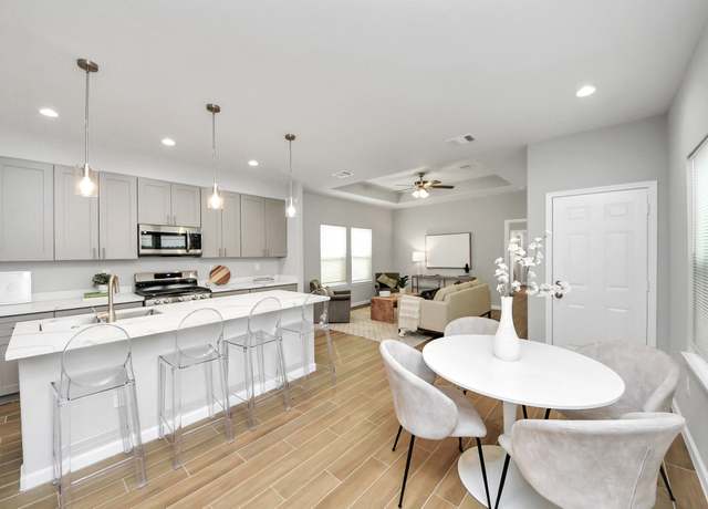 Property at 324 Gans St, Houston, TX 77029, 3 beds, 2.5 baths