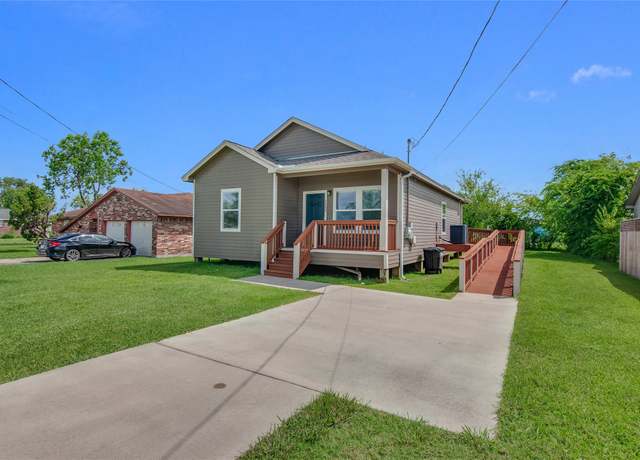 Property at 2809 Avenue C, Dickinson, TX 77539, 2 beds, 2 baths