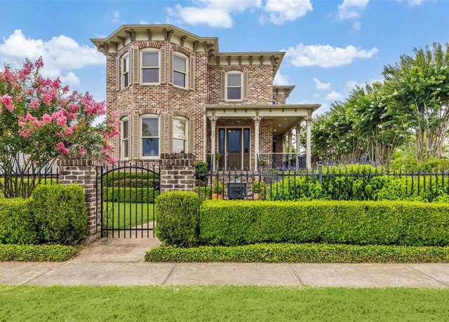 Property at 647 Cortlandt St, Houston, TX 77007, 4 beds, 3.5 baths