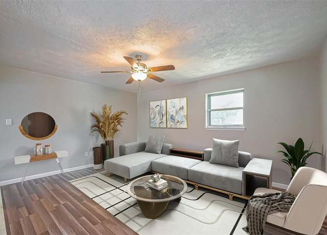 Property at 111 N 11th St, Highlands, TX 77562, 4 beds, 1.5 baths