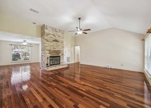 Property at 1509 Windsor Dr, Friendswood, TX 77546, 4 beds, 2 baths