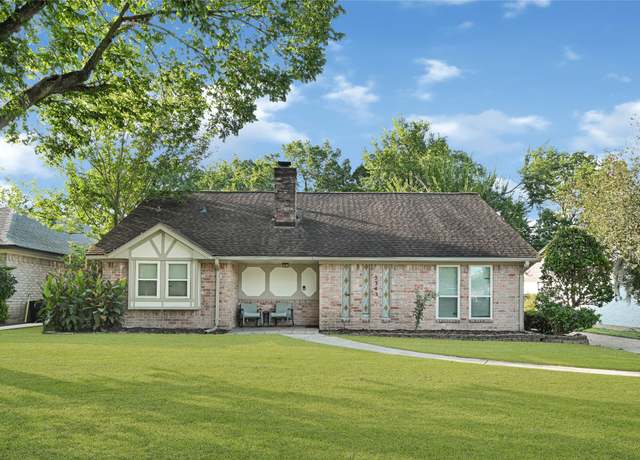 Property at 5343 Royal Pkwy, Friendswood, TX 77546, 4 beds, 3 baths