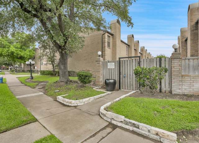 Property at 9850 Pagewood Ln #1208, Houston, TX 77042, 2 beds, 2.5 baths