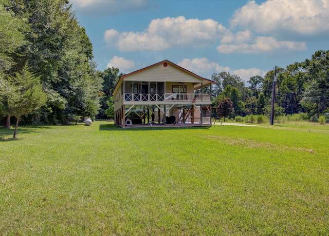 Property at 233 S Bailey St, Trinity, TX 75862, 2 beds, 2 baths