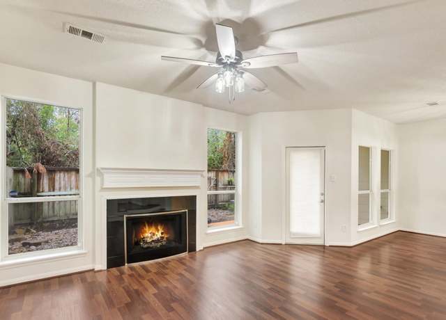 Property at 100 Piper Trce, The Woodlands, TX 77381, 3 beds, 2.5 baths