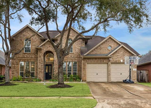 Property at 9123 Stoneleigh Dr, Sugar Land, TX 77479, 4 beds, 2.5 baths