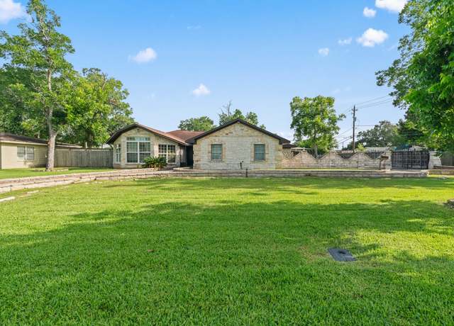 Property at 7847 Broadview Dr, Houston, TX 77061, 5 beds, 3 baths