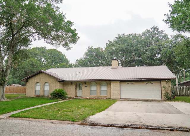 Property at 2302 Hancock Ln, El Campo, TX 77437, 3 beds, 2 baths