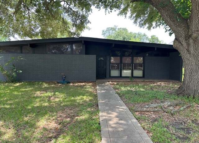Property at 3900 Aggie Dr, Bay City, TX 77414, 3 beds, 2 baths