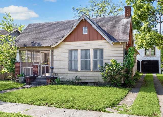 Property at 832 W Melwood St, Houston, TX 77009, 3 beds, 2 baths