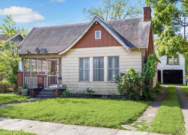 Property at 832 W Melwood St, Houston, TX 77009, 3 beds, 2 baths
