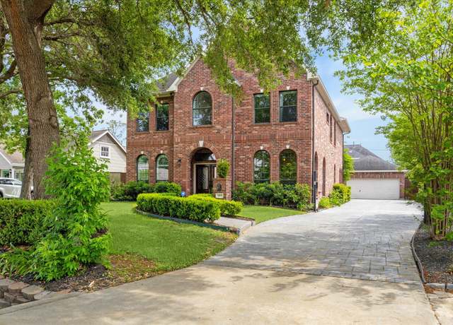 Property at 1015 W 41st St, Houston, TX 77018, 5 beds, 3.5 baths