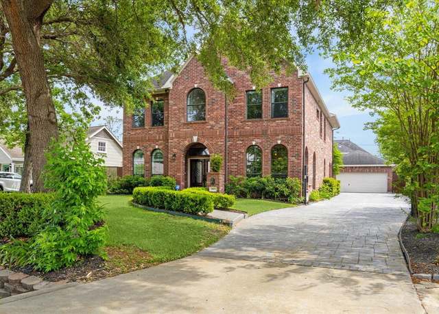 Property at 1015 W 41st St, Houston, TX 77018, 5 beds, 3.5 baths