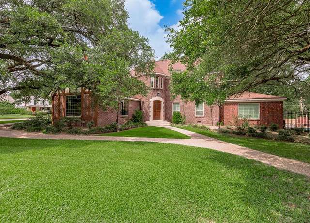 Property at 1825 Pleasant St, Huntsville, TX 77320, 3 beds, 2.5 baths