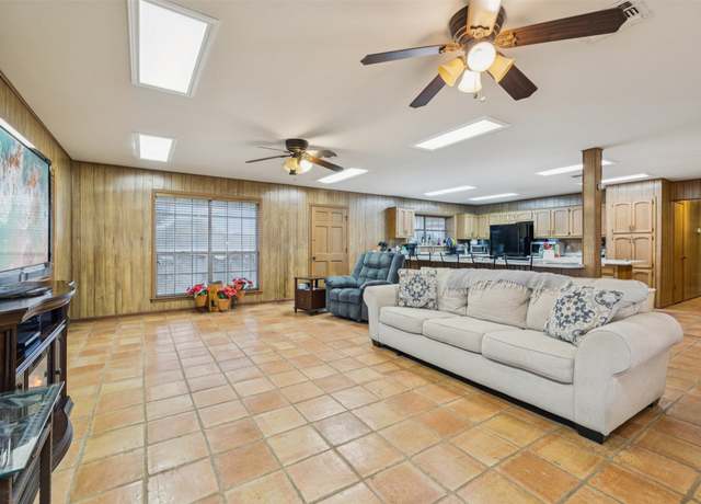 Property at 307 Us Highway 87 W, Stockdale, TX 78160, 3 beds, 2 baths