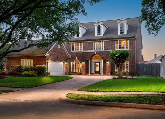 Property at 207 Kingfisher Dr, Sugar Land, TX 77478, 4 beds, 3.5 baths