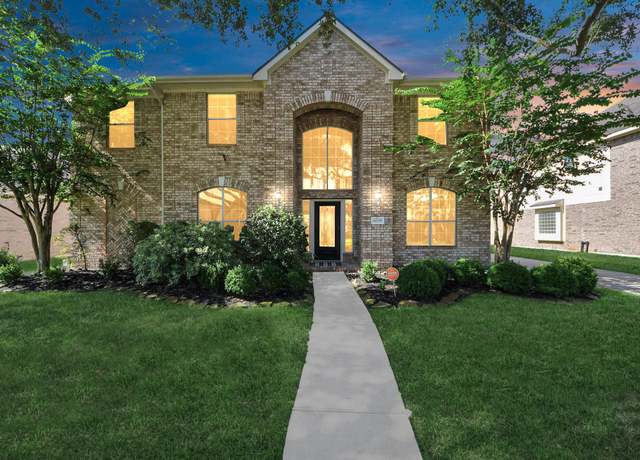 Property at 4605 Chaperel Dr, Pearland, TX 77584, 4 beds, 3.5 baths