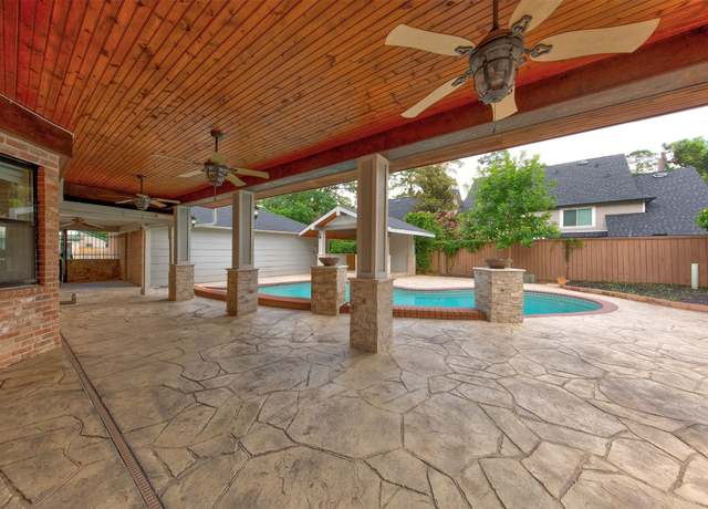 Property at 6803 Fawncliff Dr, Houston, TX 77069, 4 beds, 2.5 baths