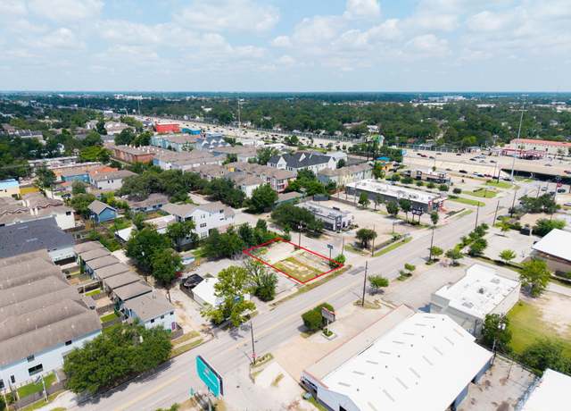 Property at 202 W 27th St, Houston, TX 77008