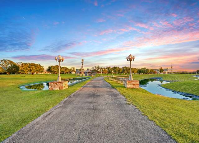 Property at 9950 Palestine Rd, Brenham, TX 77833, 11 beds, 20 baths