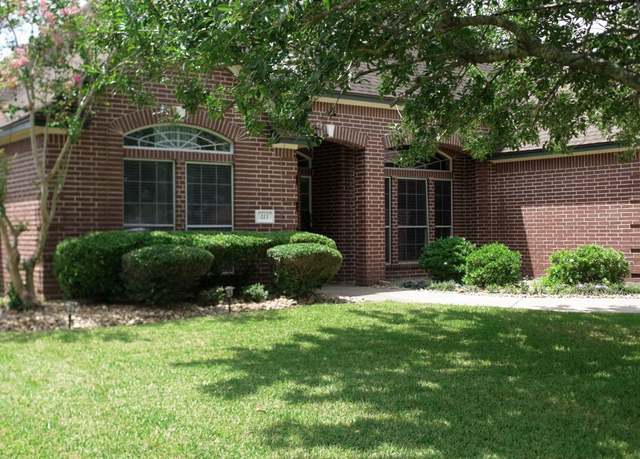 Property at 115 Warbler Ct, Richwood, TX 77531, 4 beds, 2.5 baths