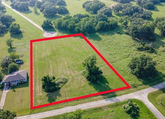 Property at 1220 Frontier Trl, Angleton, TX 77515