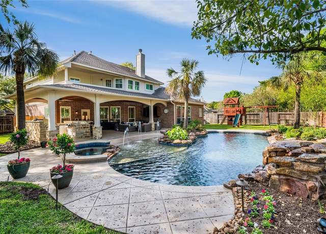 Property at 8702 Chipping Rock Dr N, Sugar Land, TX 77479, 4 beds, 3.5 baths