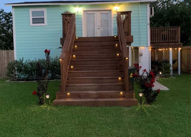 Property at 1609 E Bayshore Dr, Dickinson, TX 77539, 2 beds, 2 baths