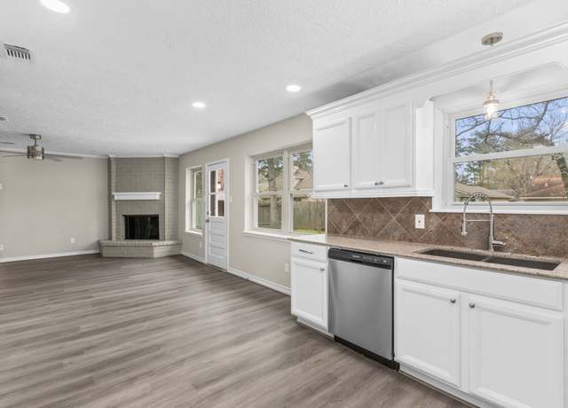 Property at 17 Ollerton Dr, Conroe, TX 77303, 3 beds, 2 baths