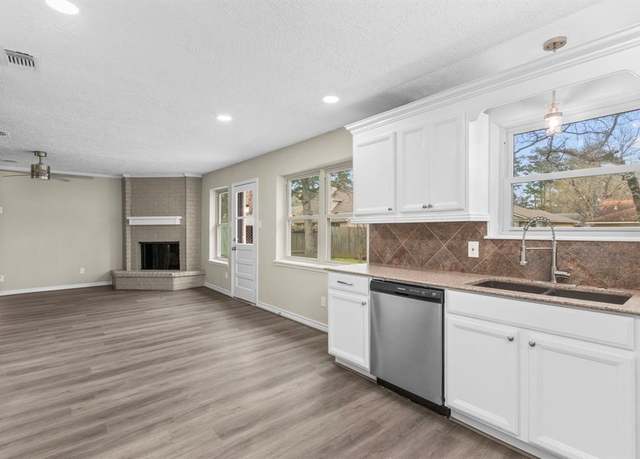 Property at 17 Ollerton Dr, Conroe, TX 77303, 3 beds, 2 baths
