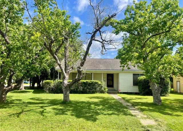 Property at 2424 Oaklawn Dr, La Marque, TX 77568, 4 beds, 2 baths