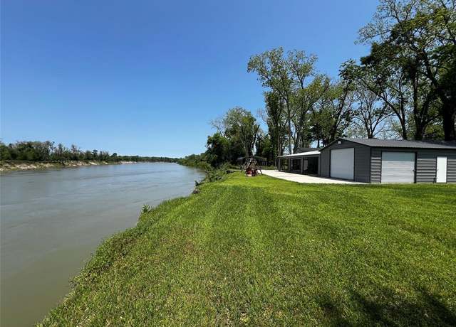 Property at 1074 W Taylor Lake Cir, Livingston, TX 77351, 2 beds, 1 bath