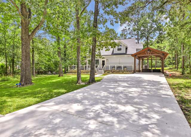 Property at 561 N Royale Greens Dr, Coldspring, TX 77331, 3 beds, 2.5 baths