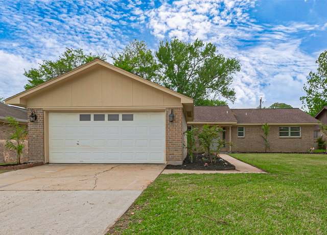Property at 217 Oakwood St, League City, TX 77573, 3 beds, 2 baths