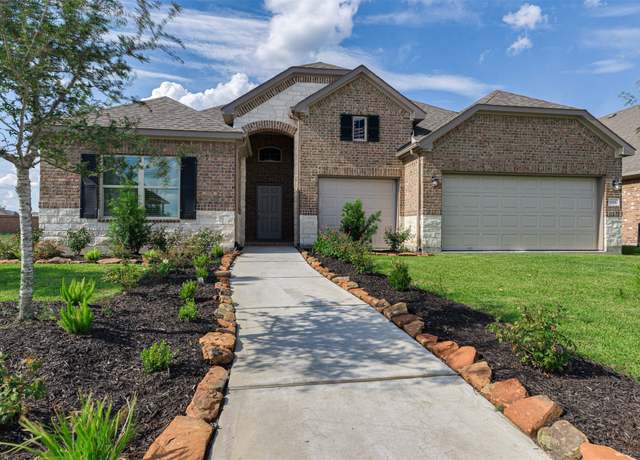 Property at 1061 Comal Trl, Dayton, TX 77535, 4 beds, 2.5 baths