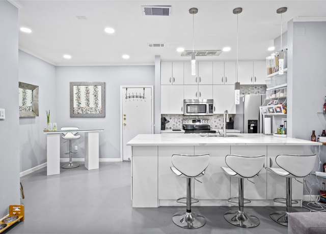 Property at 9850 Pagewood Ln #1302, Houston, TX 77042, 2 beds, 2.5 baths
