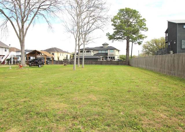 Property at 413 Lakeside Dr, League City, TX 77565