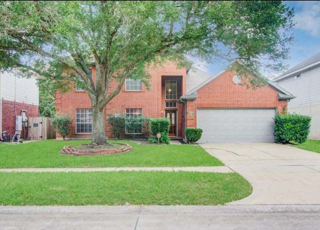 Property at 911 E Hampton Dr, Pearland, TX 77584, 4 beds, 2.5 baths
