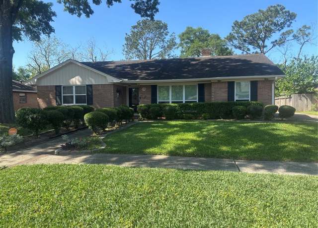Property at 1006 Baymeadow Dr, Houston, TX 77062, 4 beds, 2.5 baths
