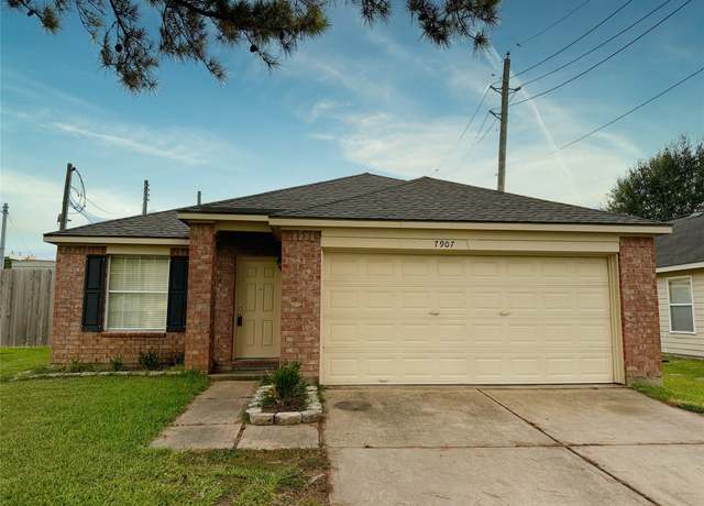 Property at 7907 Fire Thorn Ln, Cypress, TX 77433, 3 beds, 2 baths