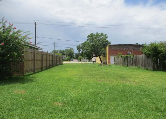 Property at 516 Bolster St, Baytown, TX 77520