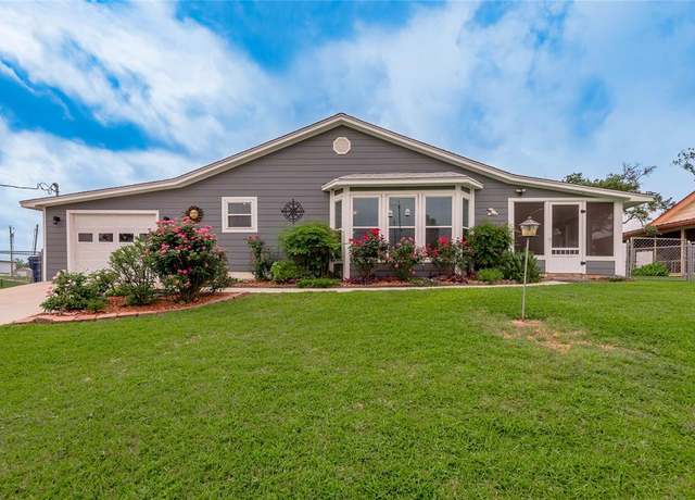 Property at 396 S Oak Lee Dr, Onalaska, TX 77360, 3 beds, 2 baths