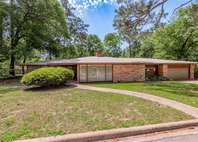 Property at 1805 16th St, Huntsville, TX 77340, 3 beds, 3 baths