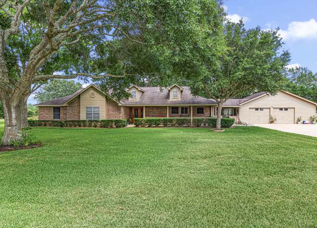 Property at 2011 E Cypress Rd, East Bernard, TX 77435, 3 beds, 2.5 baths