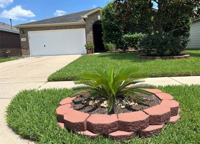 Property at 11618 Wren Crossing Dr, Houston, TX 77038, 3 beds, 2 baths