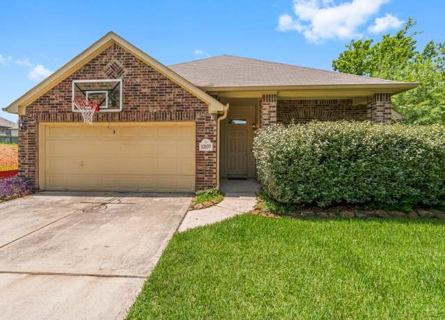 Property at 12537 Lake Conroe Hills Dr, Willis, TX 77318, 4 beds, 2 baths